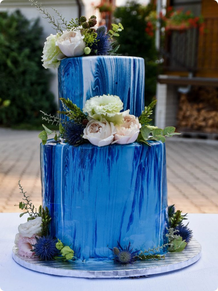 Modrý svatební dort od Sorry pečeme jinak.